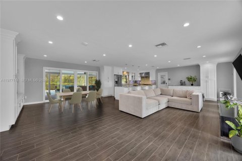 Купить виллу или дом в Хомстед, Флорида 4 спальни, 180.69м2, № 2043639 - фото 7