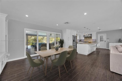 Купить виллу или дом в Хомстед, Флорида 4 спальни, 180.69м2, № 2043639 - фото 8