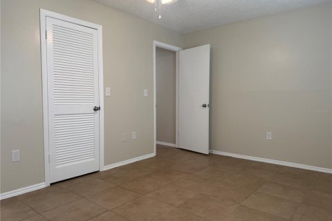 House in Holiday, Florida 4 bedrooms, 129.04 sq.m. № 2167529 - photo 17