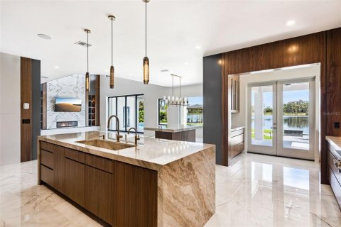 House in Orlando, Florida 5 bedrooms, 594.57 sq.m. № 2400319 - photo 12