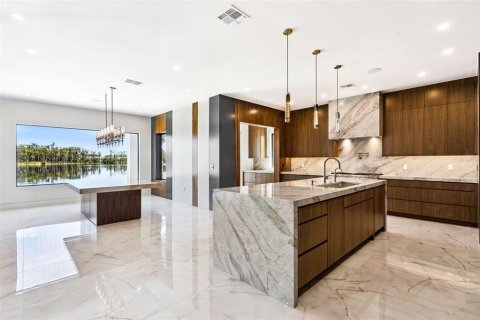 House in Orlando, Florida 5 bedrooms, 594.57 sq.m. № 2400319 - photo 13