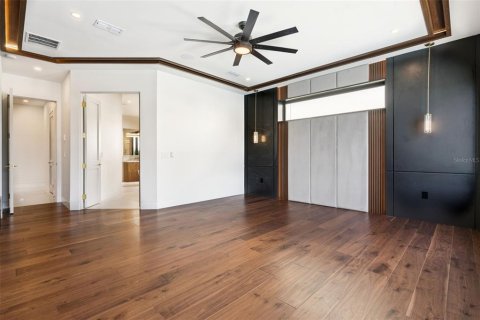 House in Orlando, Florida 5 bedrooms, 594.57 sq.m. № 2400319 - photo 15
