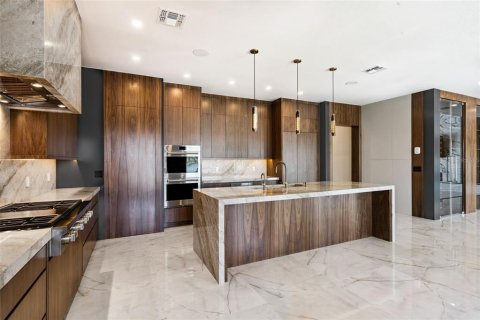 House in Orlando, Florida 5 bedrooms, 594.57 sq.m. № 2400319 - photo 9