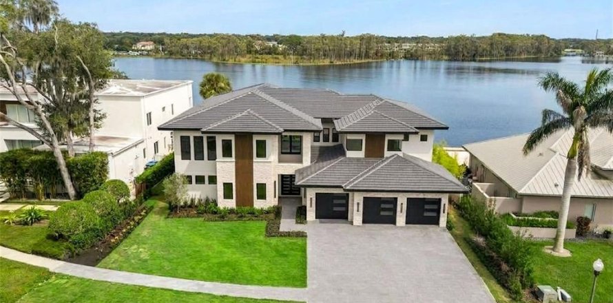 House in Orlando, Florida 5 bedrooms, 594.57 sq.m. № 2400319