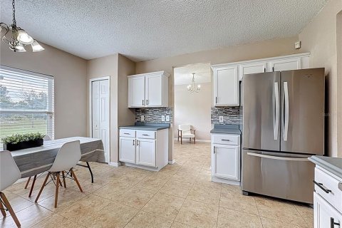 House in Kissimmee, Florida 4 bedrooms, 194.54 sq.m. № 1898829 - photo 9