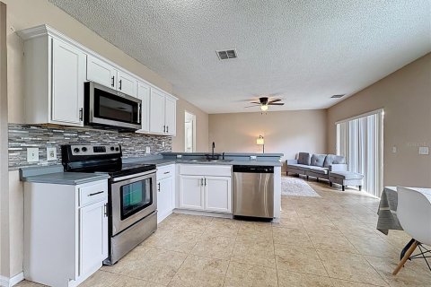 House in Kissimmee, Florida 4 bedrooms, 194.54 sq.m. № 1898829 - photo 8