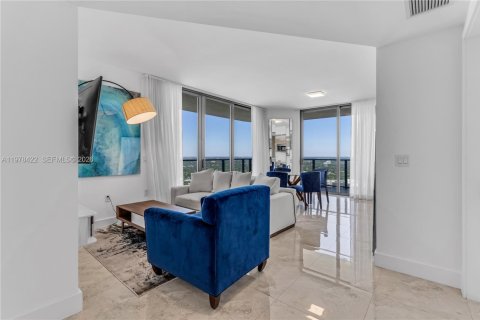 Condo in Miami, Florida, 2 bedrooms  № 2042159 - photo 9