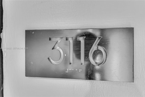 Condo in Miami, Florida, 2 bedrooms  № 2042159 - photo 24