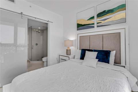 Condo in Miami, Florida, 2 bedrooms  № 2042159 - photo 19