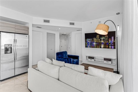 Condo in Miami, Florida, 2 bedrooms  № 2042159 - photo 7