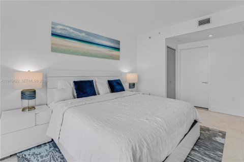 Condo in Miami, Florida, 2 bedrooms  № 2042159 - photo 13