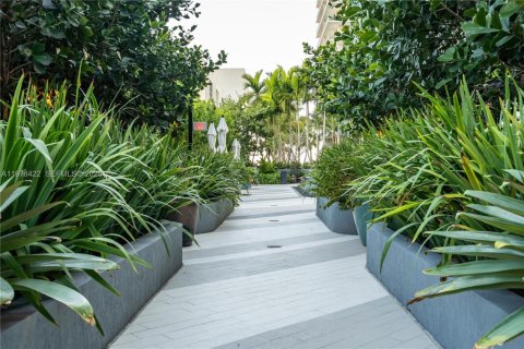 Condo in Miami, Florida, 2 bedrooms  № 2042159 - photo 26