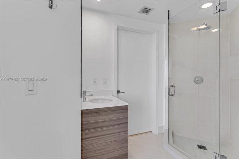 Condo in Miami, Florida, 2 bedrooms  № 2042159 - photo 23