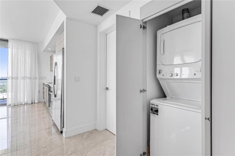 Condo in Miami, Florida, 2 bedrooms  № 2042159 - photo 18