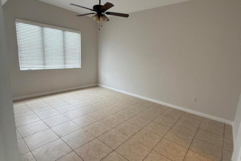 Condo in St. Lucie, Florida, 2 bedrooms  № 2183063 - photo 29
