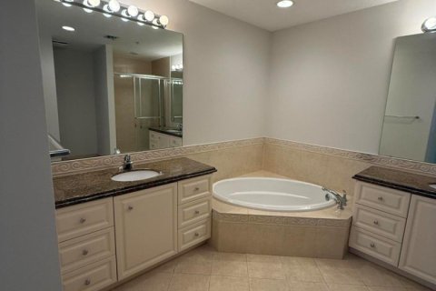 Condo in St. Lucie, Florida, 2 bedrooms  № 2183063 - photo 13
