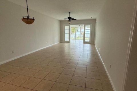 Condo in St. Lucie, Florida, 2 bedrooms  № 2183063 - photo 8