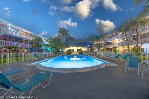 Condo in Hallandale Beach, Florida, 1 bedroom  № 1970599 - photo 10