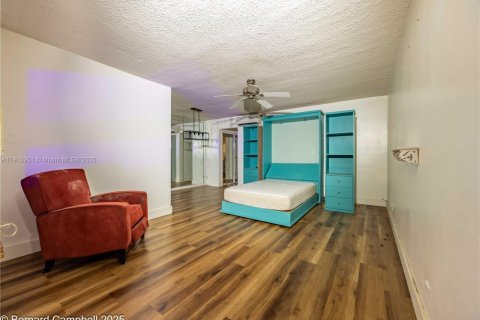 Condo in Hallandale Beach, Florida, 1 bedroom  № 1970599 - photo 4