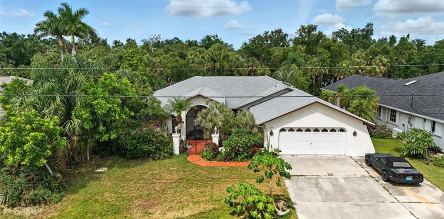 House in Port Charlotte, Florida 3 bedrooms, 229.93 sq.m. № 1869132