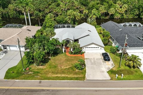 House in Port Charlotte, Florida 3 bedrooms, 229.93 sq.m. № 1869132 - photo 3