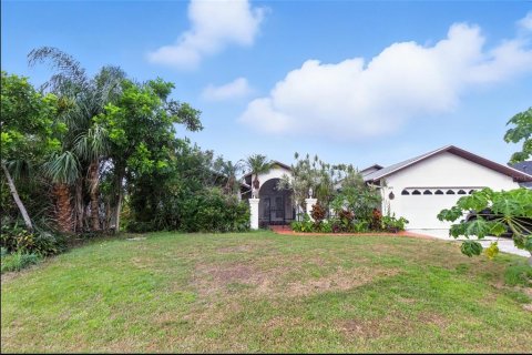 House in Port Charlotte, Florida 3 bedrooms, 229.93 sq.m. № 1869132 - photo 2