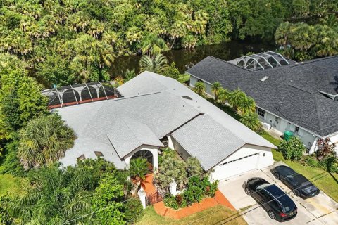 House in Port Charlotte, Florida 3 bedrooms, 229.93 sq.m. № 1869132 - photo 5