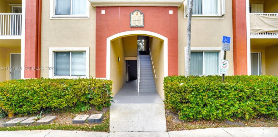 Кондоминиум с 2 спальнями в Дейви, Флорида № 2055221