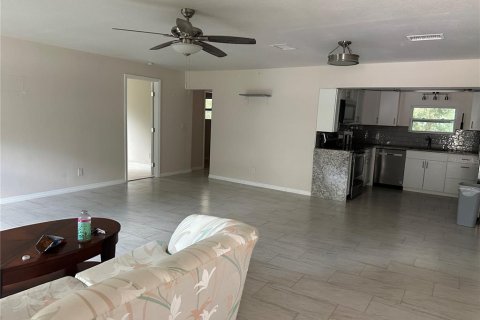 Casa en alquiler en Spring Hill, Florida, 3 dormitorios, 163.51 m2 № 1906891 - foto 10