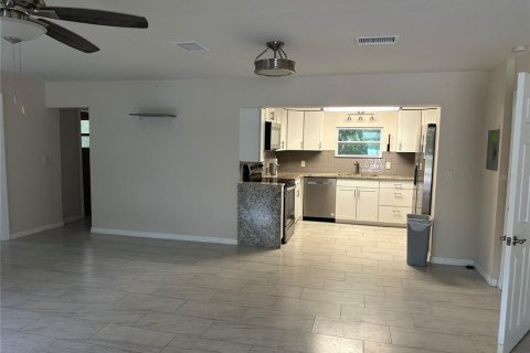 Casa en alquiler en Spring Hill, Florida, 3 dormitorios, 163.51 m2 № 1906891 - foto 11