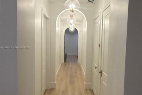 Casa en venta en Palmetto Bay, Florida, 6 dormitorios, 464.51 m2 № 1994885 - foto 21