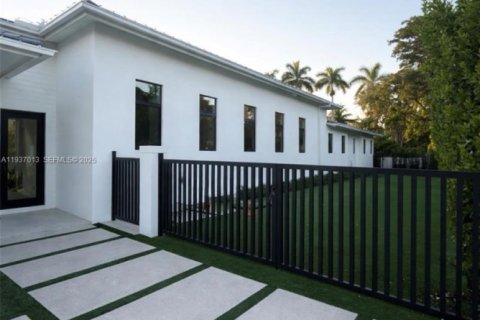 Casa en venta en Palmetto Bay, Florida, 6 dormitorios, 464.51 m2 № 1994885 - foto 5