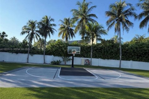 Casa en venta en Palmetto Bay, Florida, 6 dormitorios, 464.51 m2 № 1994885 - foto 12