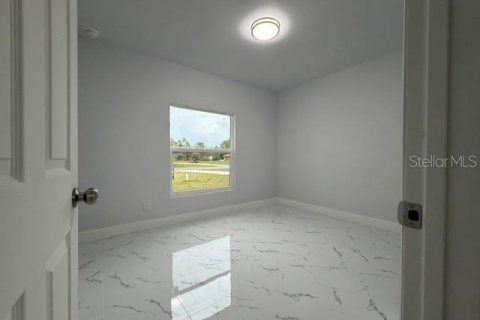 Apartment in Lehigh Acres, Florida 3 bedrooms, 110.27 sq.m. № 2227832 - photo 9