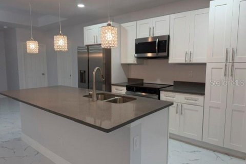 Apartment in Lehigh Acres, Florida 3 bedrooms, 110.27 sq.m. № 2227832 - photo 2