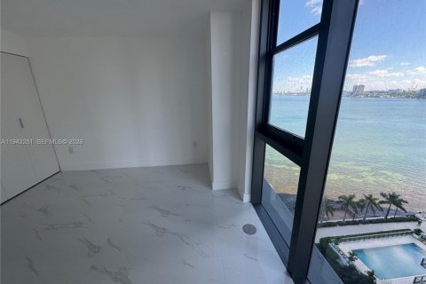 Condo in Miami, Florida, 5 bedrooms  № 2054431 - photo 25