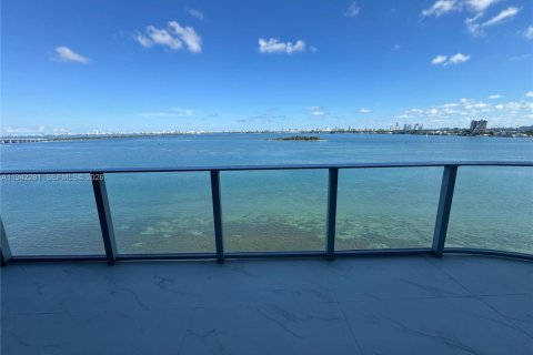 Condo in Miami, Florida, 5 bedrooms  № 2054431 - photo 9