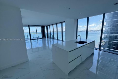 Condo in Miami, Florida, 5 bedrooms  № 2054431 - photo 15