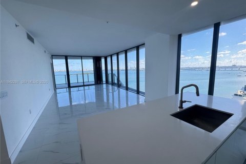 Condo in Miami, Florida, 5 bedrooms  № 2054431 - photo 12