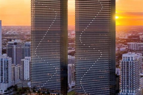 Condo in Miami, Florida, 5 bedrooms  № 2054431