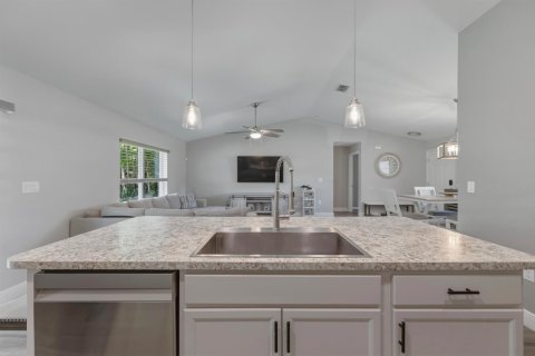 House in Palm Bay, Florida 3 bedrooms, 132.85 sq.m. № 2245113 - photo 16