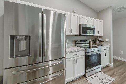 House in Palm Bay, Florida 3 bedrooms, 132.85 sq.m. № 2245113 - photo 15