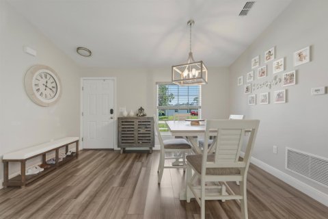 House in Palm Bay, Florida 3 bedrooms, 132.85 sq.m. № 2245113 - photo 5