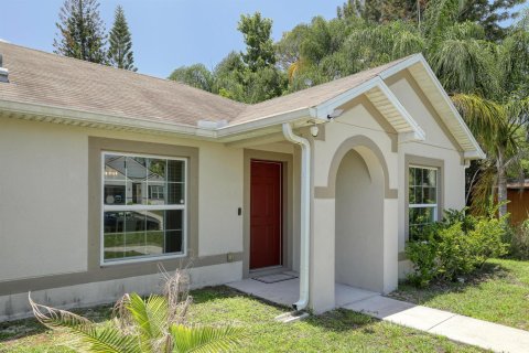 House in Palm Bay, Florida 3 bedrooms, 132.85 sq.m. № 2245113 - photo 3