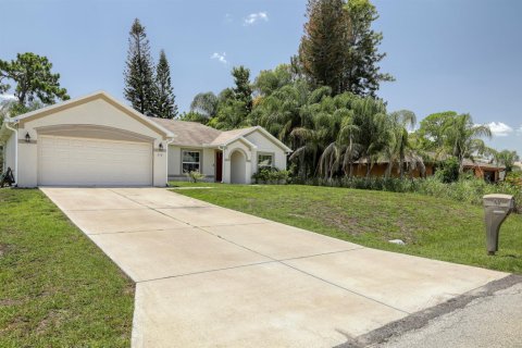 House in Palm Bay, Florida 3 bedrooms, 132.85 sq.m. № 2245113 - photo 2