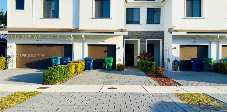 Таунхаус в Хомстед, Флорида 1 комната, 142.14м2 № 2032726