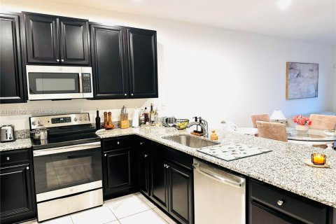 Купить таунхаус в Хомстед, Флорида 1 комната, 142.14м2, № 2032726 - фото 4