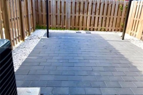 Купить таунхаус в Хомстед, Флорида 1 комната, 142.14м2, № 2032726 - фото 8