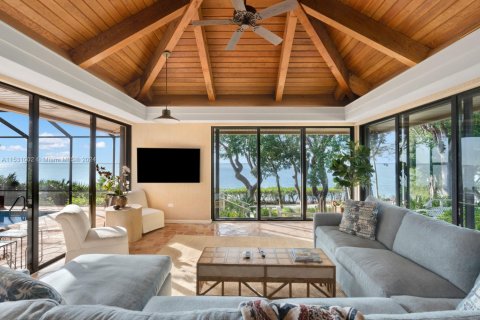 House in Key Largo, Florida 12 bedrooms, 485.04 sq.m. № 1697110 - photo 19