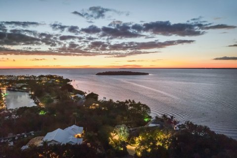 House in Key Largo, Florida 12 bedrooms, 485.04 sq.m. № 1697110 - photo 27